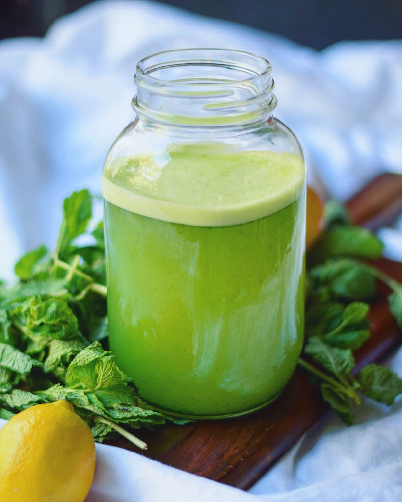 FoodByMaria makes sugarless Lemonade using 6 ingredients and blender!