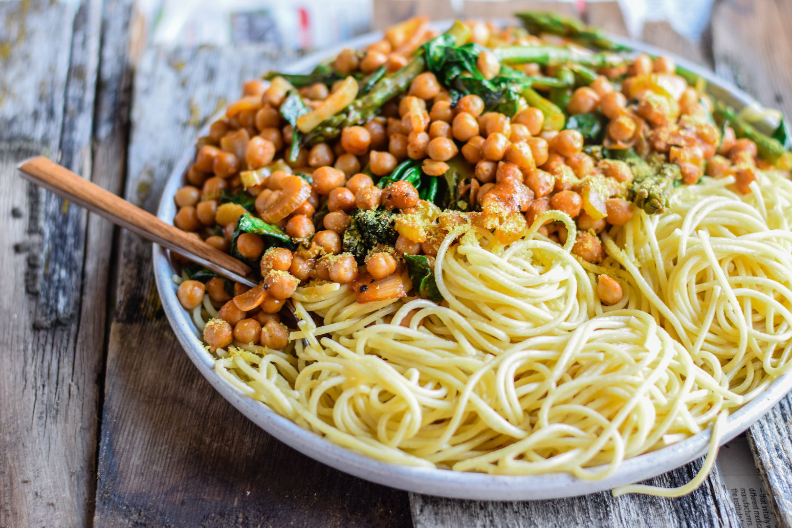 The best pasta ever! Spicy Vegetables + Chickpeas in a creamy sauce is what  you need!