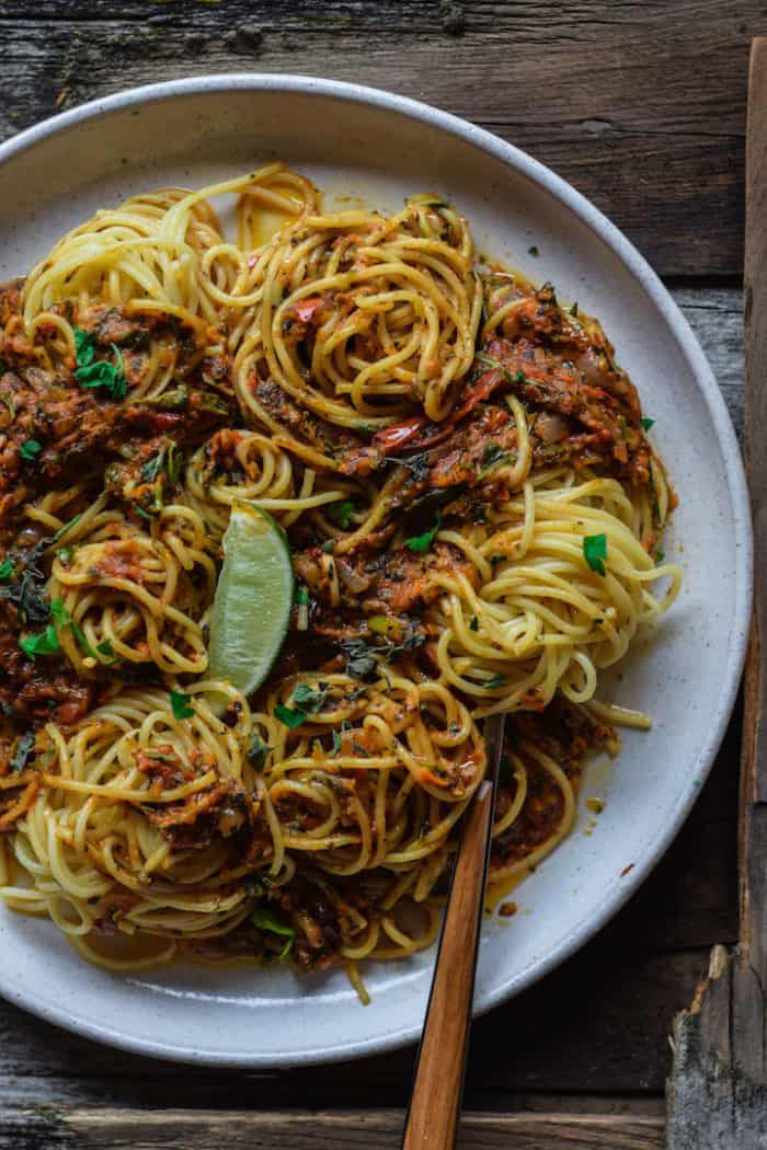 Grandma's 25 minute pasta sauce plant based, quick + delicious!