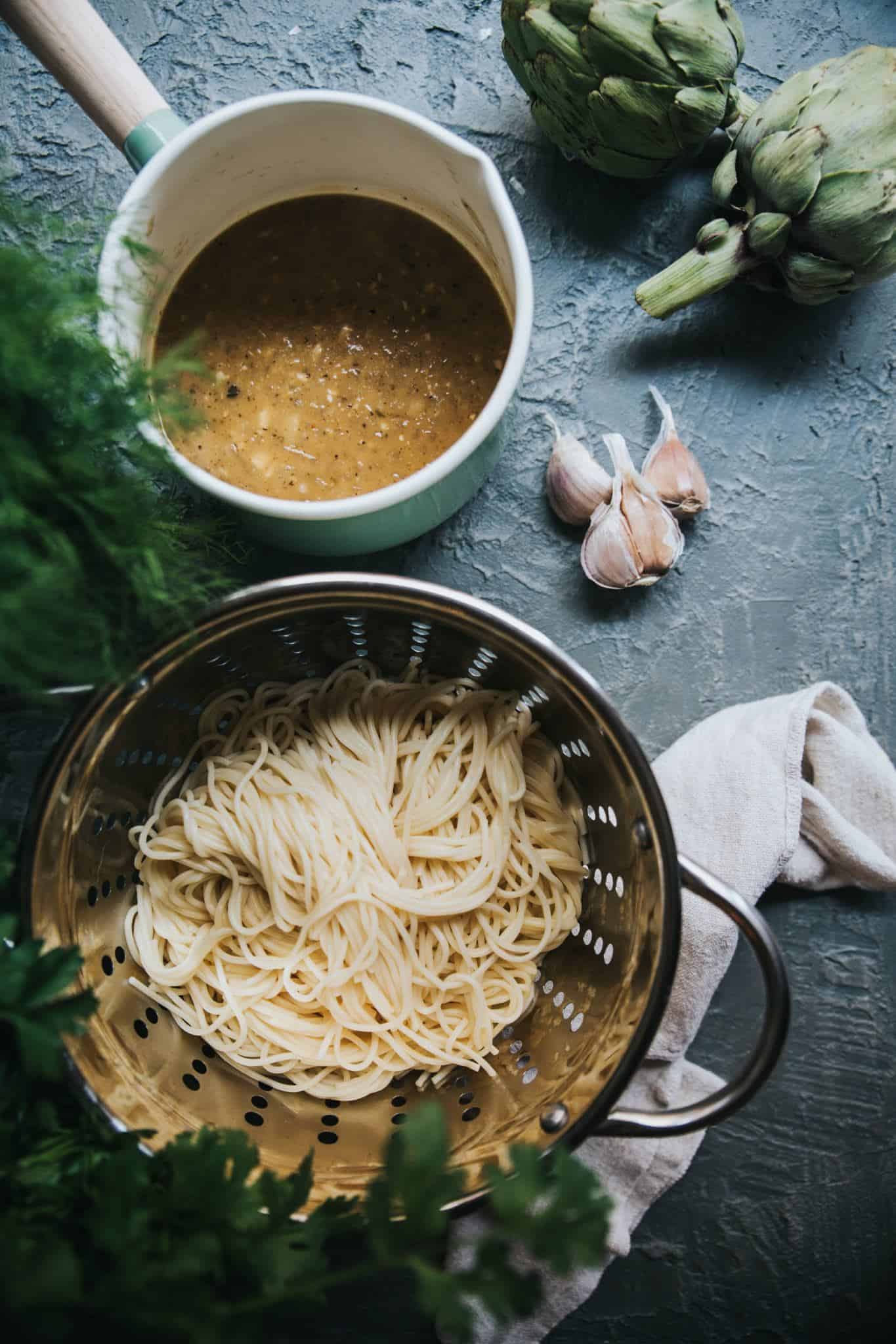 This super simple creamy garlicky pasta recipe is jammed with flavour, vegan, and perfect for the colder weather.