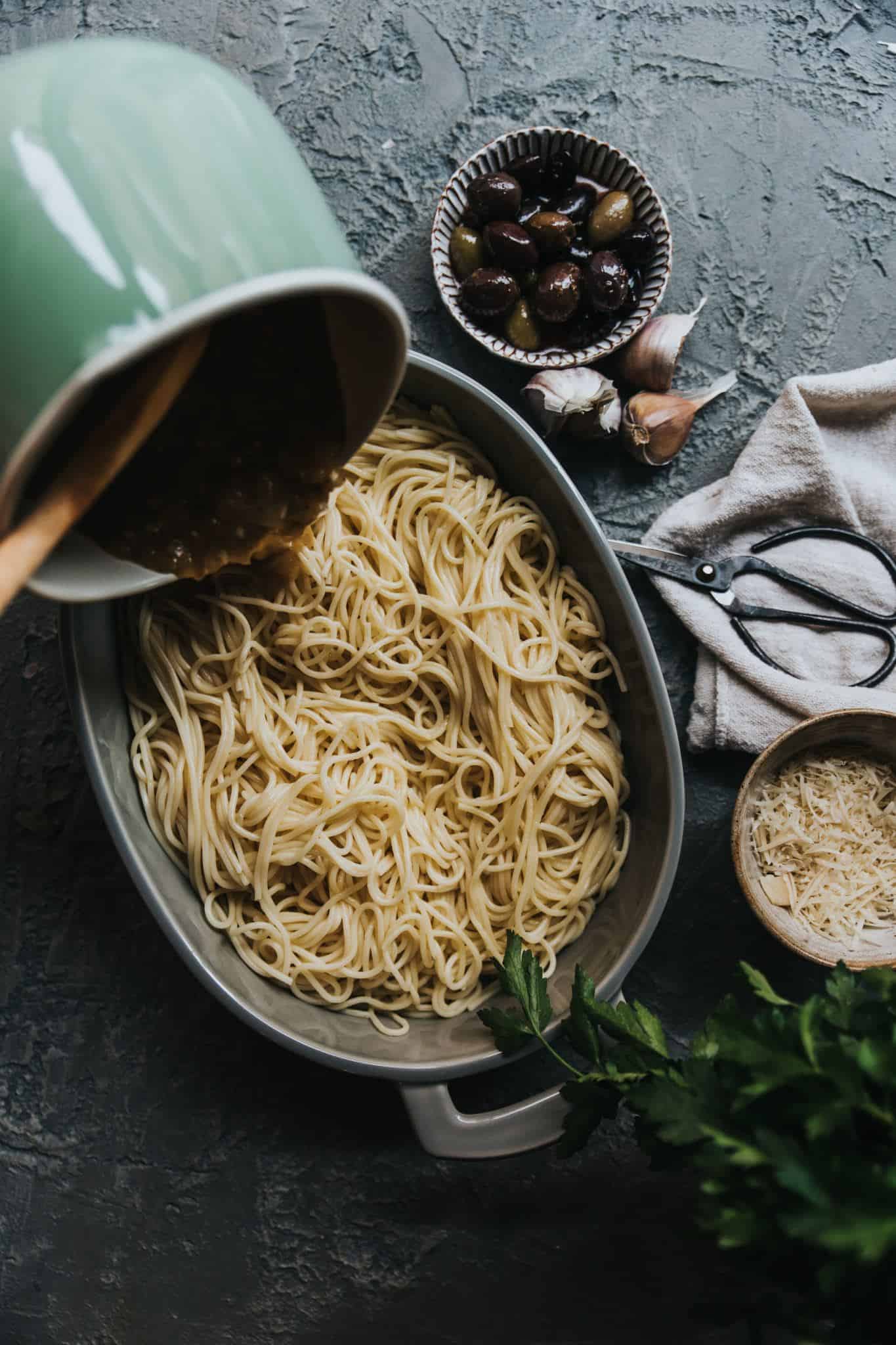 This super simple creamy garlicky pasta recipe is jammed with flavour, vegan, and perfect for the colder weather.