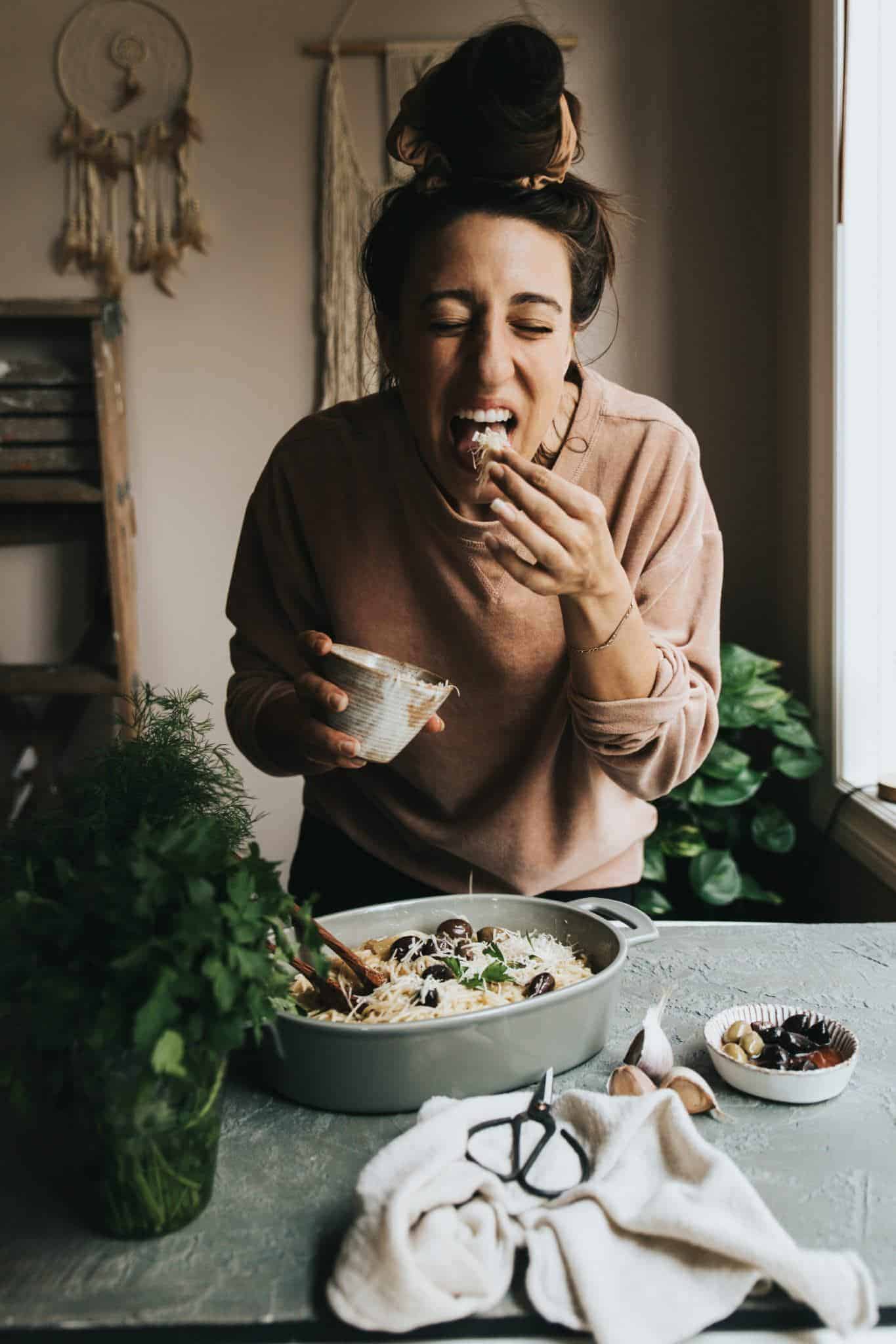 This super simple creamy garlicky pasta recipe is jammed with flavour, vegan, and perfect for the colder weather.