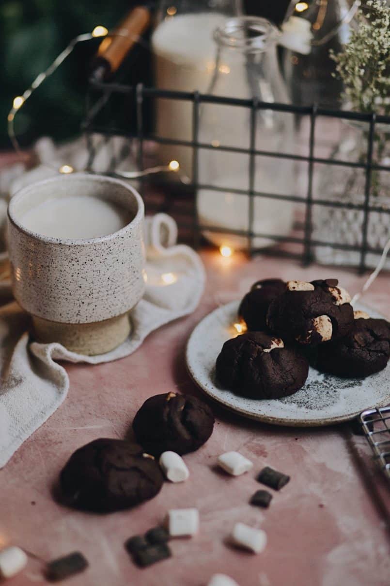 These double chocolate chunk marshmallow cookie cake pops or a vegan deserrt dream! Enjoy them the old school way with a tall glass of almond milk!