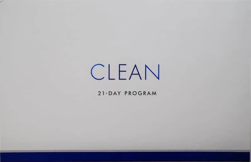 In 2019 I am starting the year off with Clean Program's 21 day challenge! These plant based salted caramel almond bars are perfect for their program.