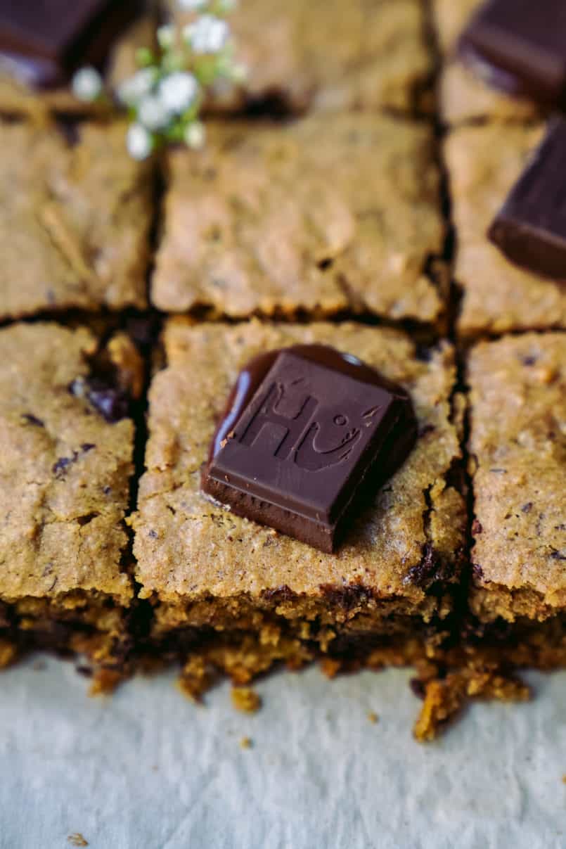 Spring is here and we are making super easy one bowl chocolate chunk vegan blondies! These vegan blondies are all the gooey, crunchy goodness you need.