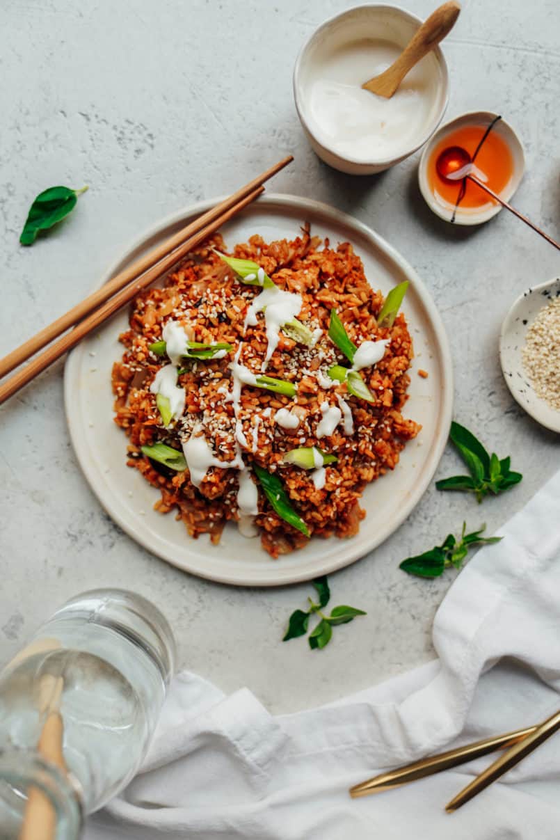 This one pot plant based kimchi fried rice is perfect to go waste free & use up those leftovers in your fridge.