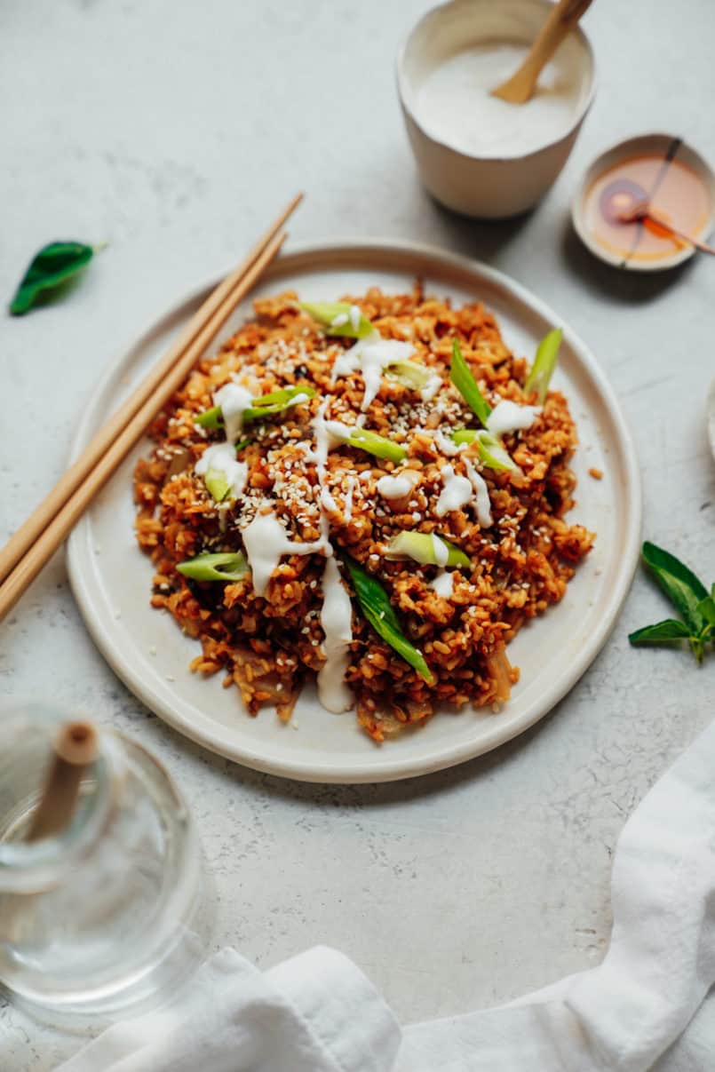 This one pot plant based kimchi fried rice is perfect to go waste free & use up those leftovers in your fridge.