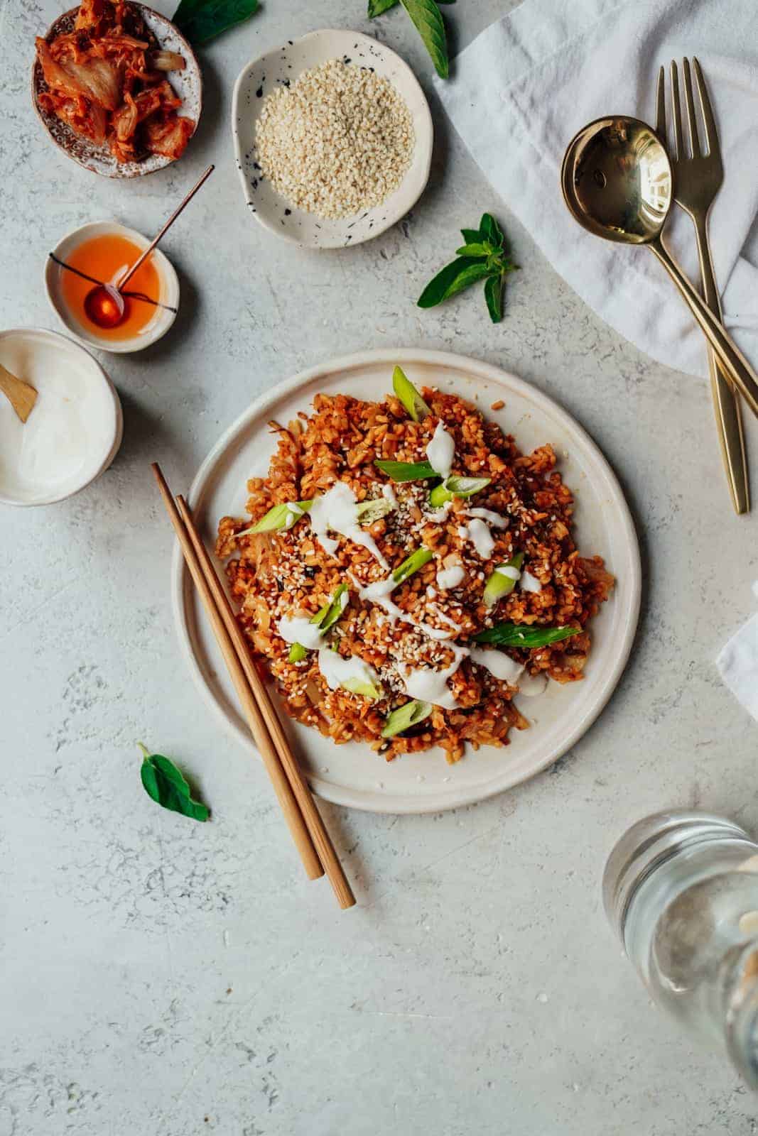 This one pot plant based kimchi fried rice is perfect to go waste free & use up those leftovers in your fridge.