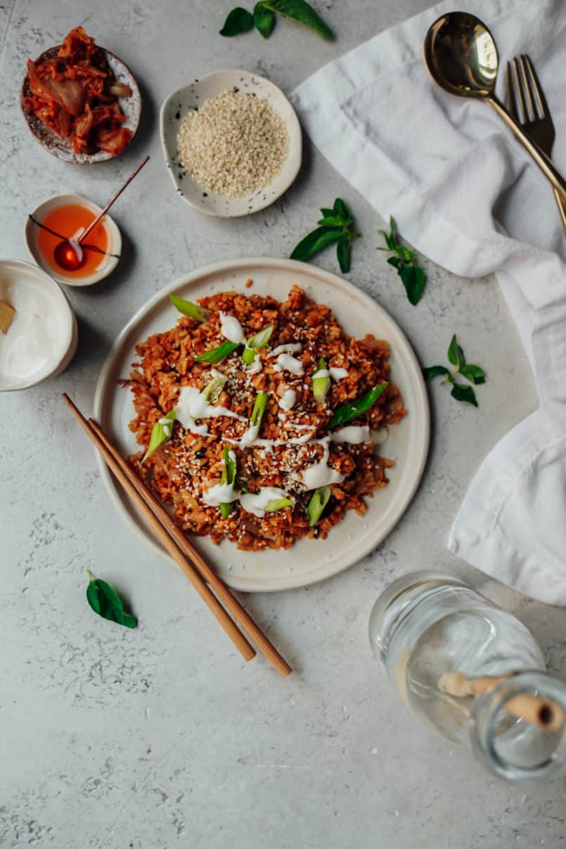 This one pot plant based kimchi fried rice is perfect to go waste free & use up those leftovers in your fridge.