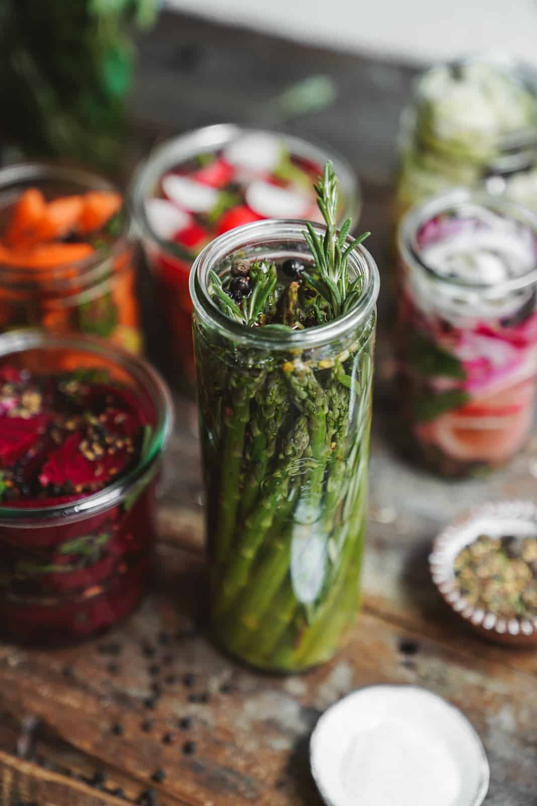 Jars of quick pickled vegetables for the guide on how to pickle vegetables in a flash