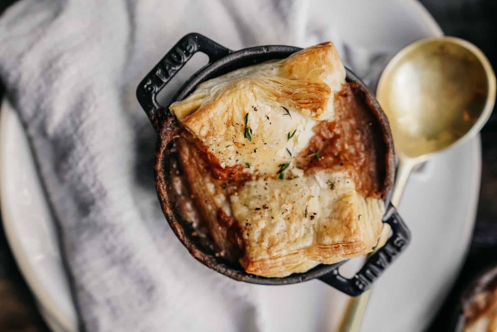 Easy and delicious vegan pot pie ready to eat