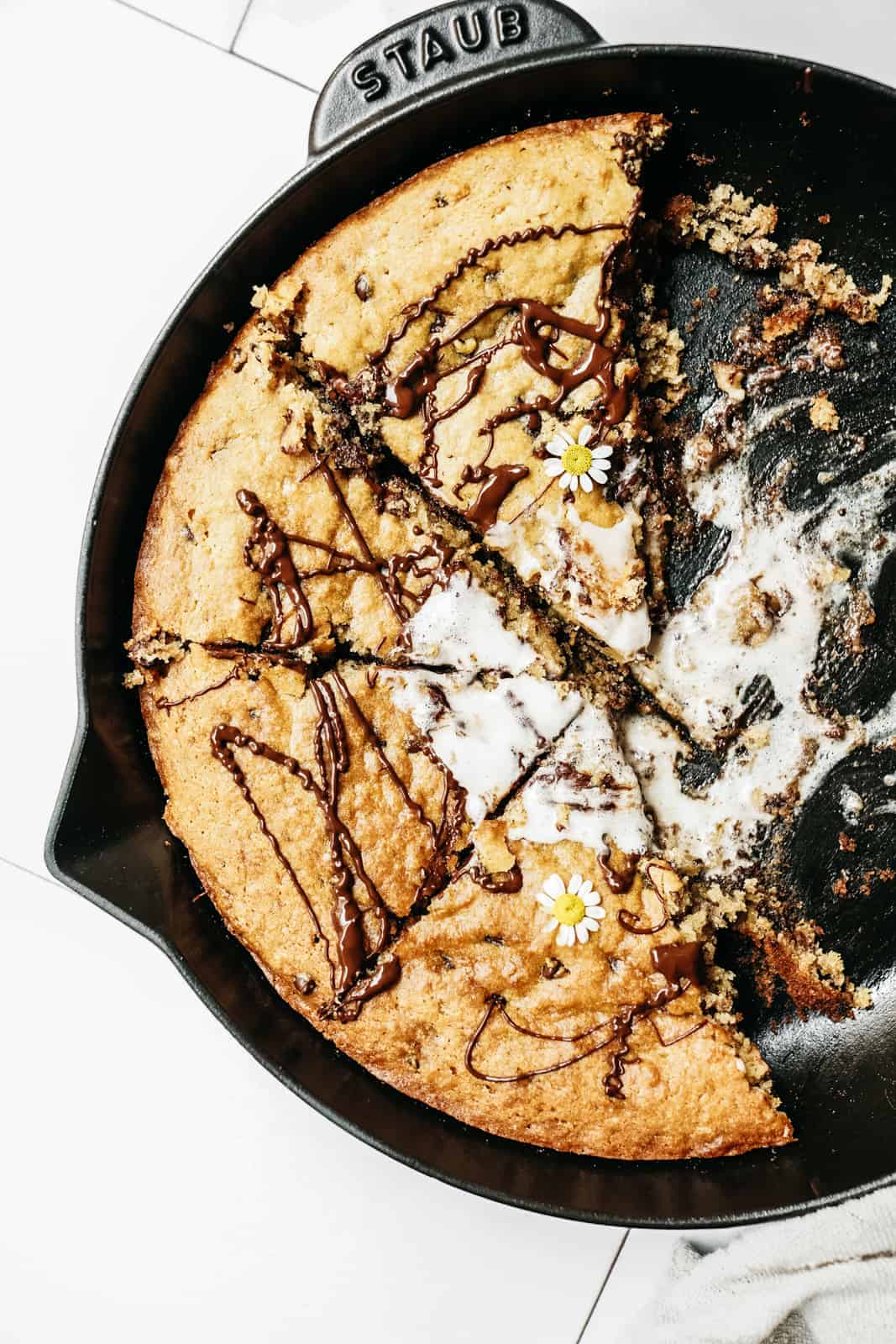 https://www.foodbymaria.com/wp-content/uploads/2020/04/Vegan-Deep-Dish-Chocolate-Chip-Cookie-Skillet-13.jpg