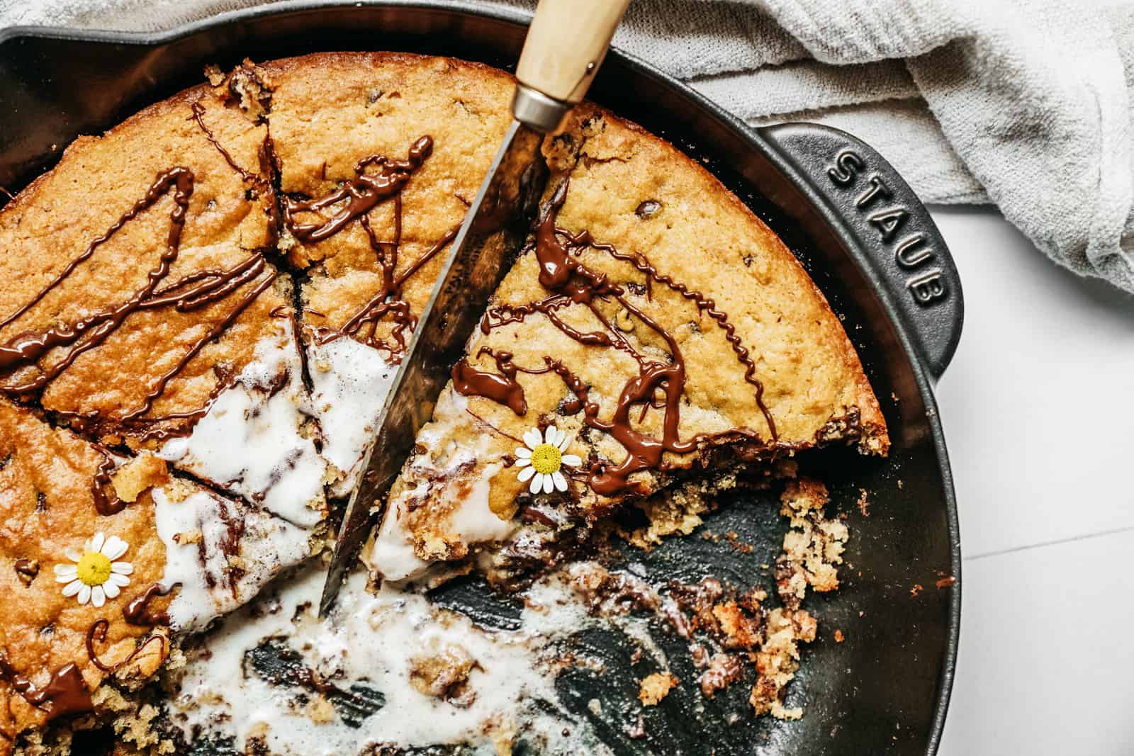 Deep Dish Chocolate Chip Cookie with Caramel and Sea Salt Recipe - Pinch of  Yum