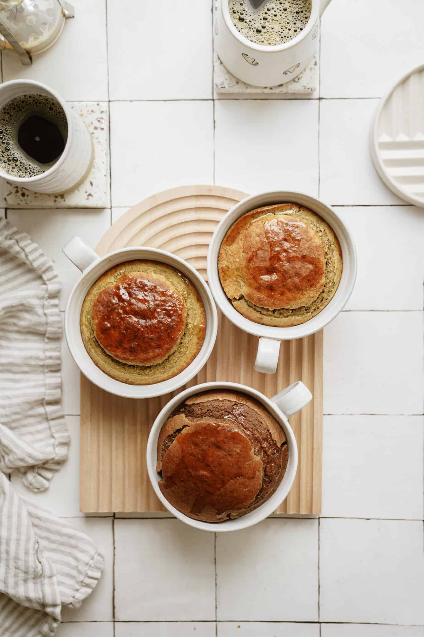 Baked oats recipe 3-ways in mugs on a cutting board