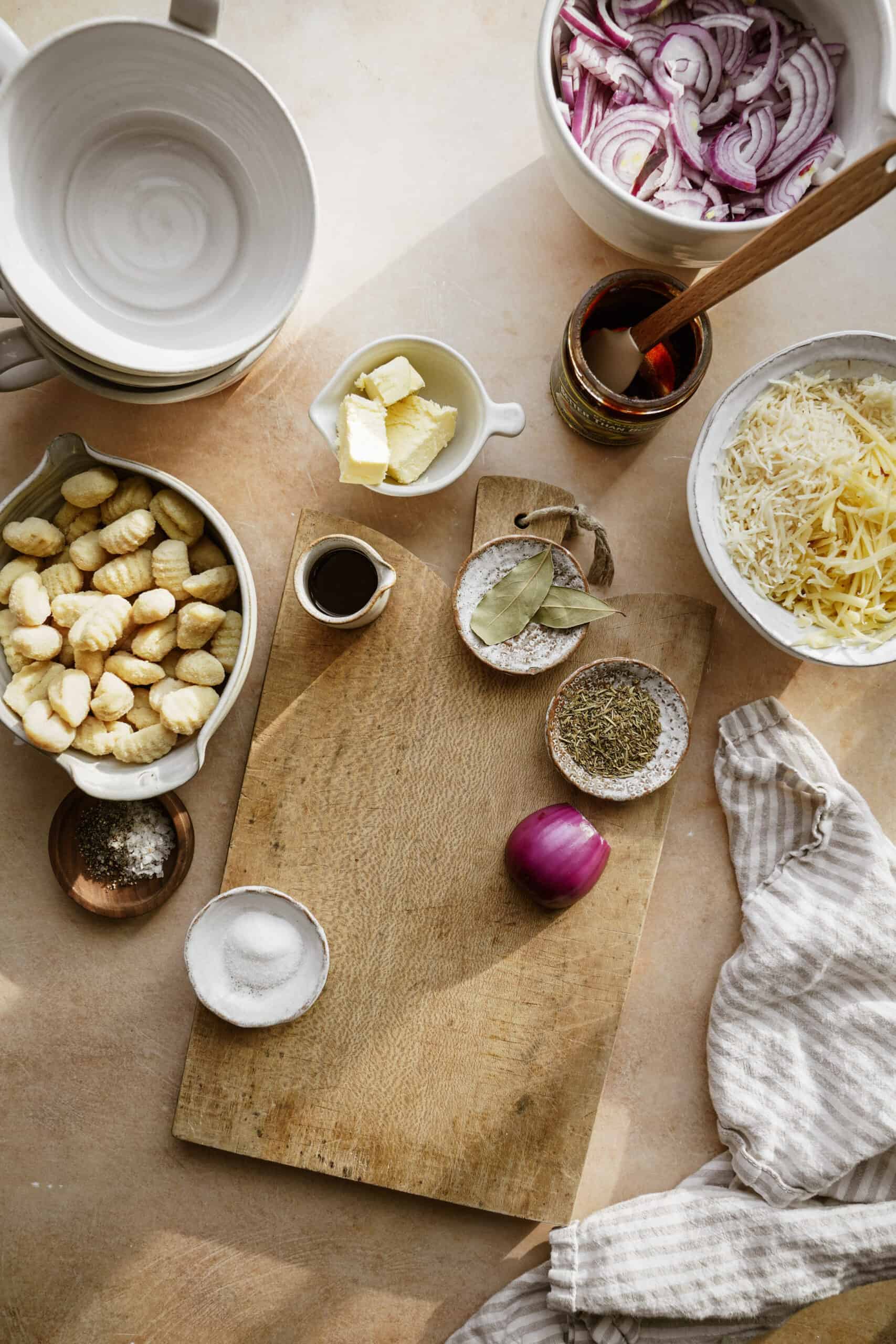 Ingredients gnocchi butter cheese bay leaves onion