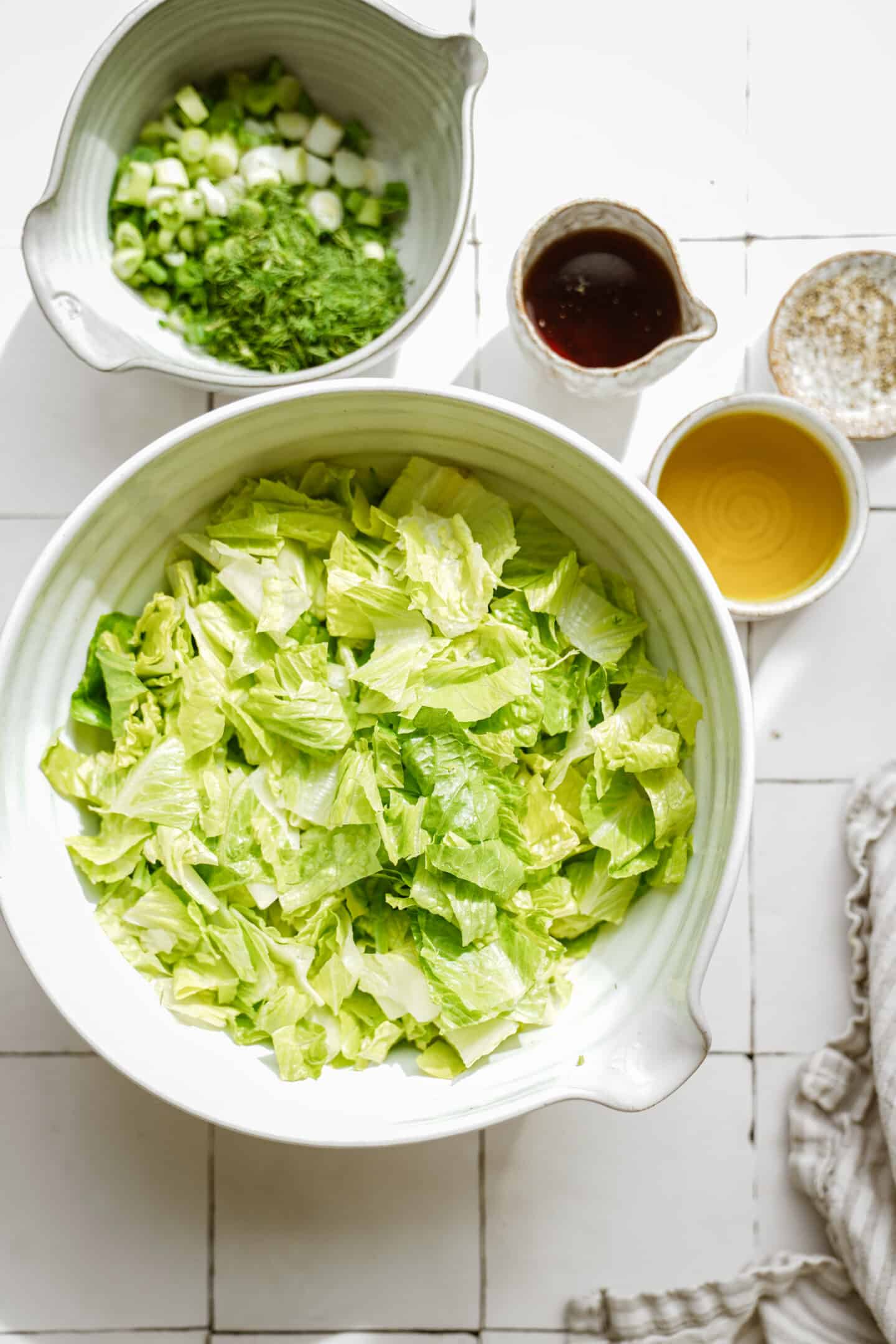 Fresh ingredients for Maroulosalata 