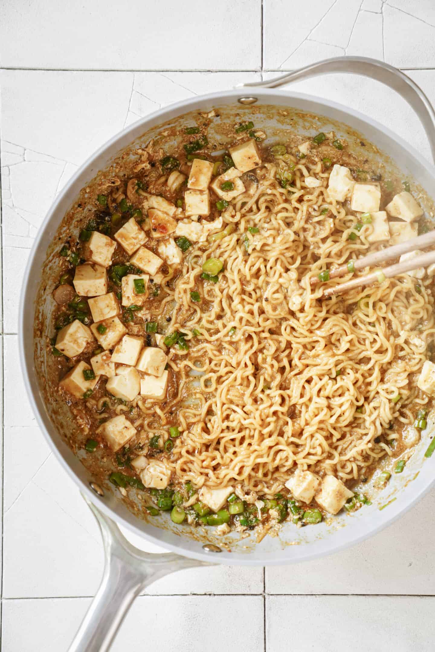 Kylie Jenner Ramen em um pote
