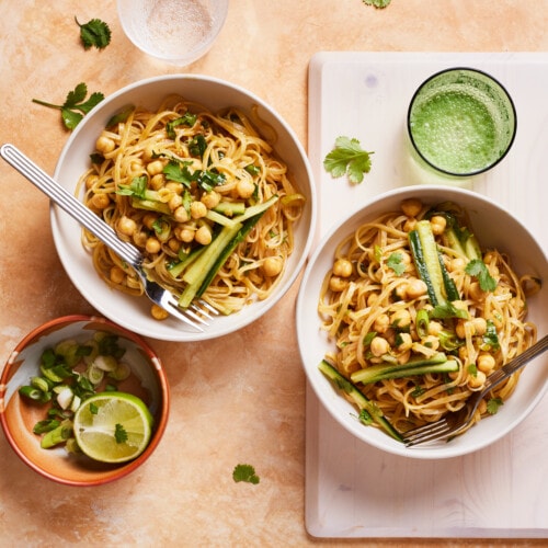 Chili oil noodles in bowls