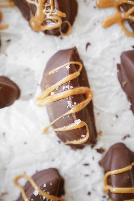 Peanut Butter Dipped Chocolate Covered Apples with Caramel