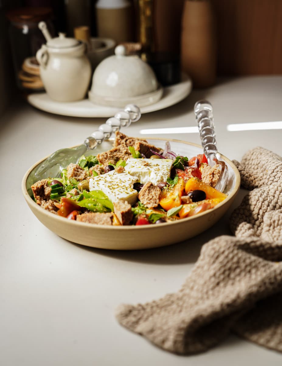 https://www.foodbymaria.com/wp-content/uploads/2023/07/Simple-Homemade-Greek-Salad-7.jpg